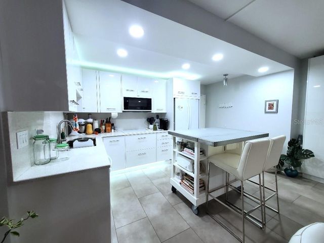 31 ISLAND WAY 303, Clearwater Beach, FL 33767