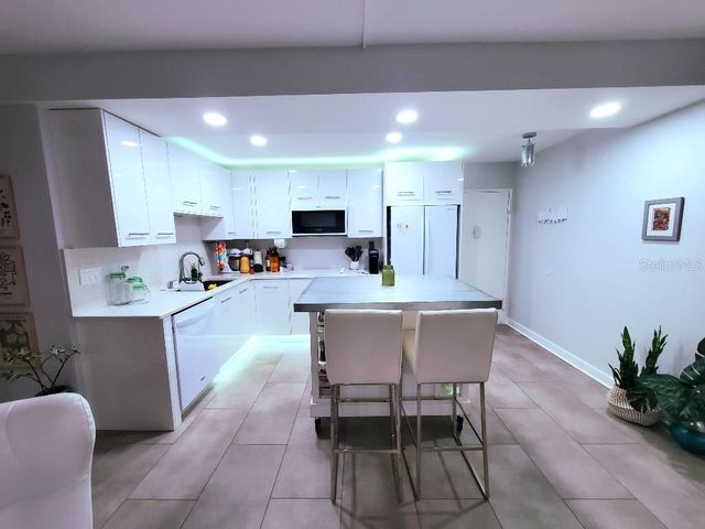 31 ISLAND WAY 303, Clearwater Beach, FL 33767