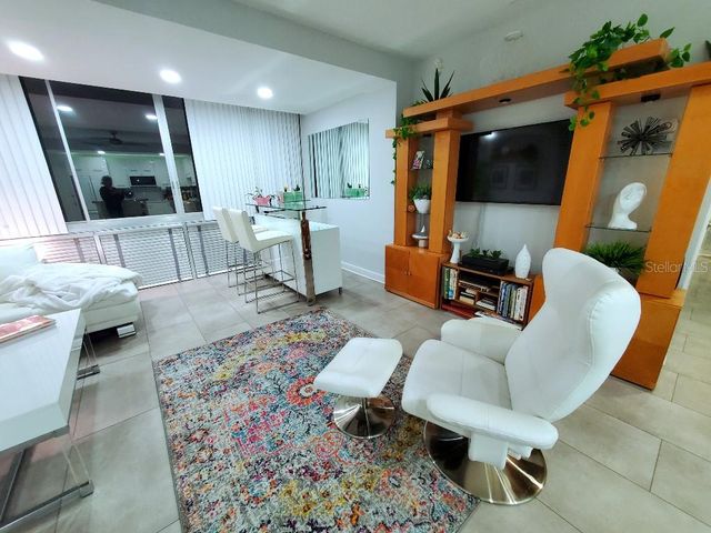 31 ISLAND WAY 303, Clearwater Beach, FL 33767