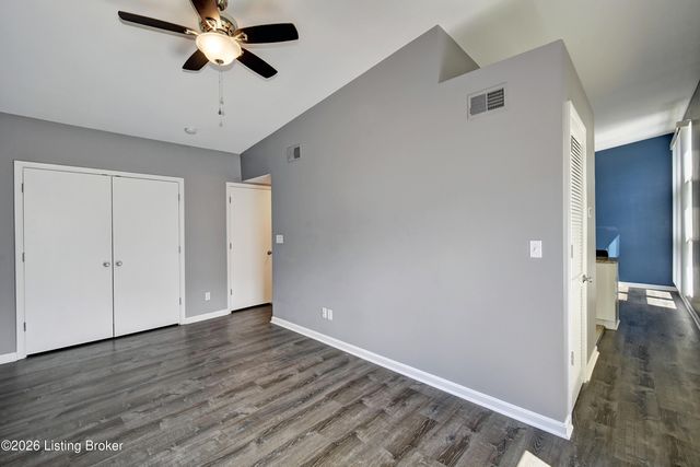 2745 Grinstead Dr APT 208, Louisville, KY 40206