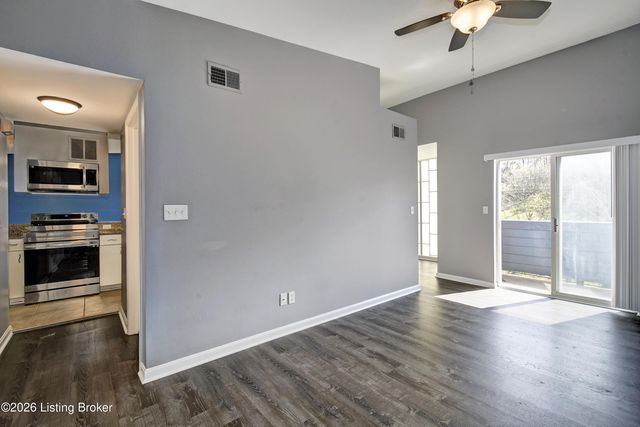 2745 Grinstead Dr APT 208, Louisville, KY 40206