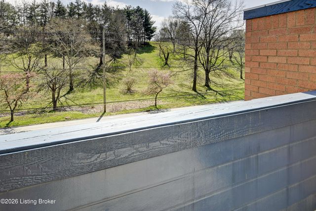 2745 Grinstead Dr APT 208, Louisville, KY 40206