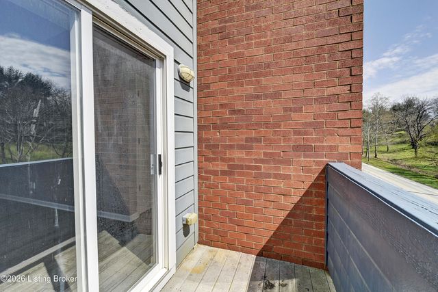 2745 Grinstead Dr APT 208, Louisville, KY 40206