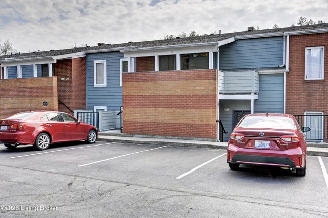 2745 Grinstead Dr APT 208, Louisville, KY 40206