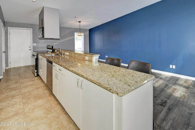 2745 Grinstead Dr APT 208, Louisville, KY 40206