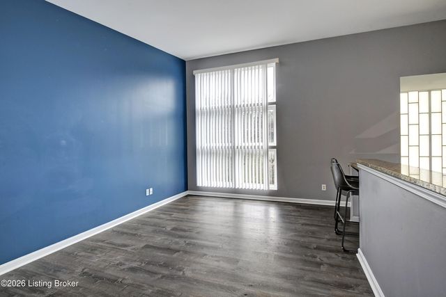 2745 Grinstead Dr APT 208, Louisville, KY 40206