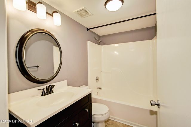 2745 Grinstead Dr APT 208, Louisville, KY 40206