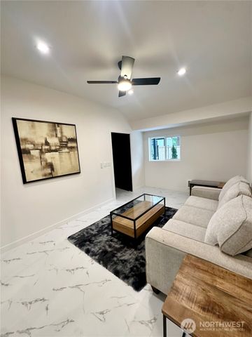 2027 219th Lane SE, Sammamish, WA 98075