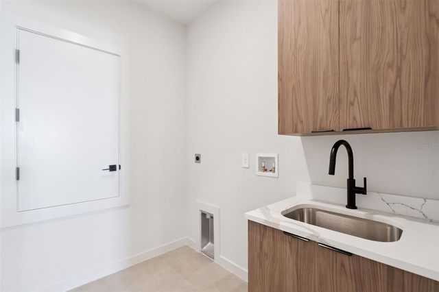 455 SKYFIELD COURT, Lady Lake, FL 32159