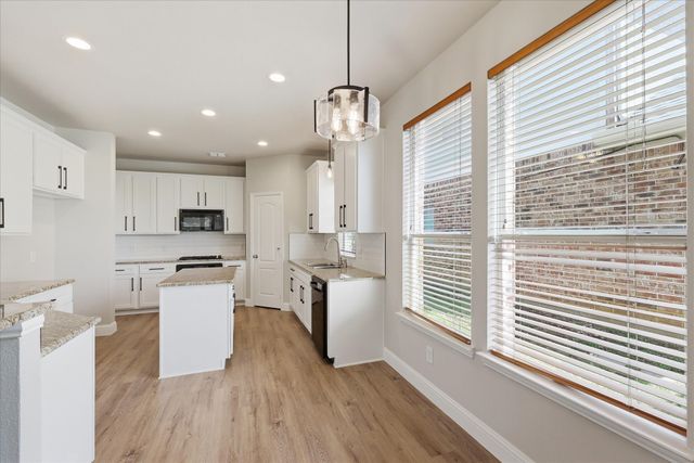 1581 Meadows Avenue, Lantana, TX 76226