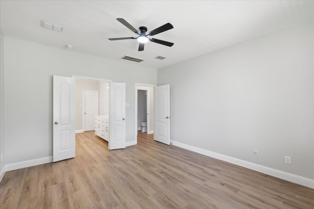 1581 Meadows Avenue, Lantana, TX 76226