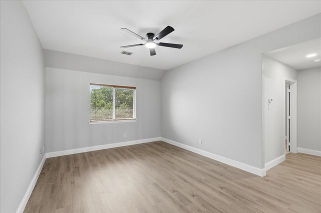 1581 Meadows Avenue, Lantana, TX 76226