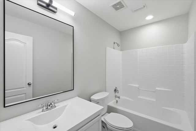 1581 Meadows Avenue, Lantana, TX 76226