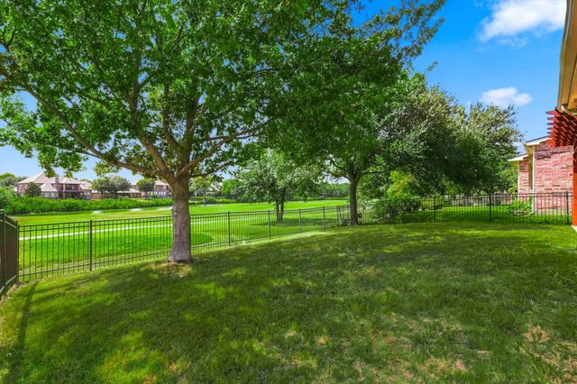 1581 Meadows Avenue, Lantana, TX 76226