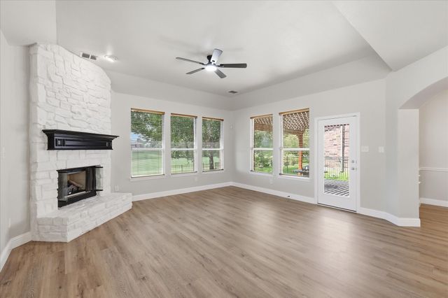 1581 Meadows Avenue, Lantana, TX 76226