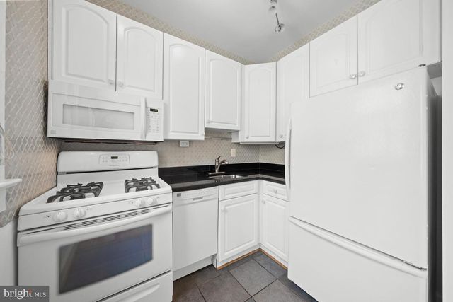 3022 WISCONSIN AVE NW #103, Washington, DC 20016