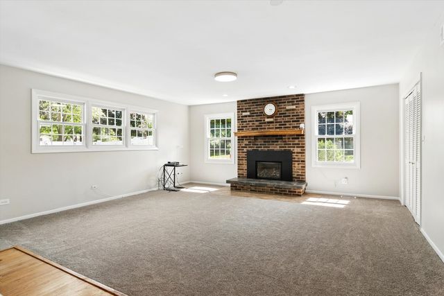 1319 N Columbine Drive, Mount Prospect, IL 60056