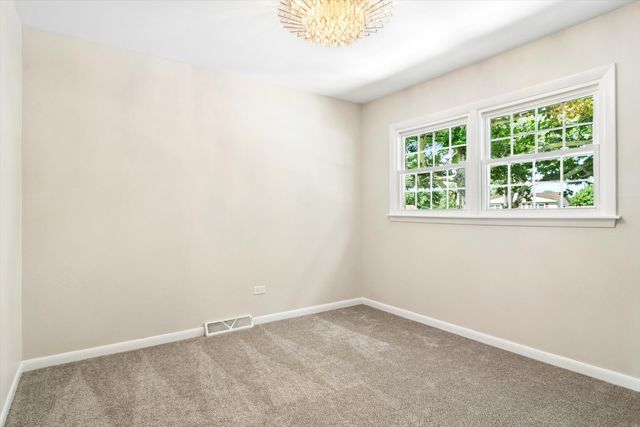 1319 N Columbine Drive, Mount Prospect, IL 60056