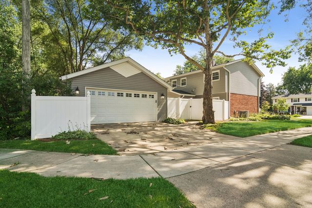 1319 N Columbine Drive, Mount Prospect, IL 60056