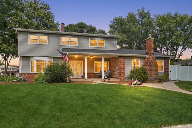 1319 N Columbine Drive, Mount Prospect, IL 60056