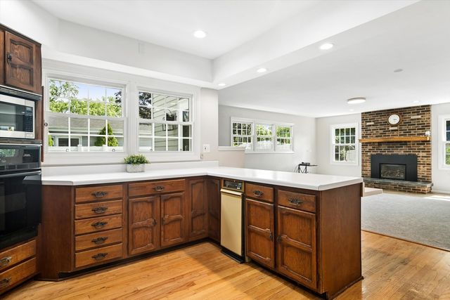 1319 N Columbine Drive, Mount Prospect, IL 60056