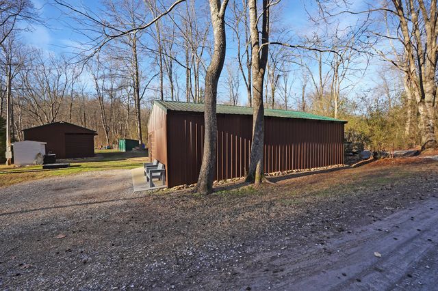 108 Forrest Ln, Stewart, TN 37175