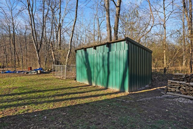 108 Forrest Ln, Stewart, TN 37175