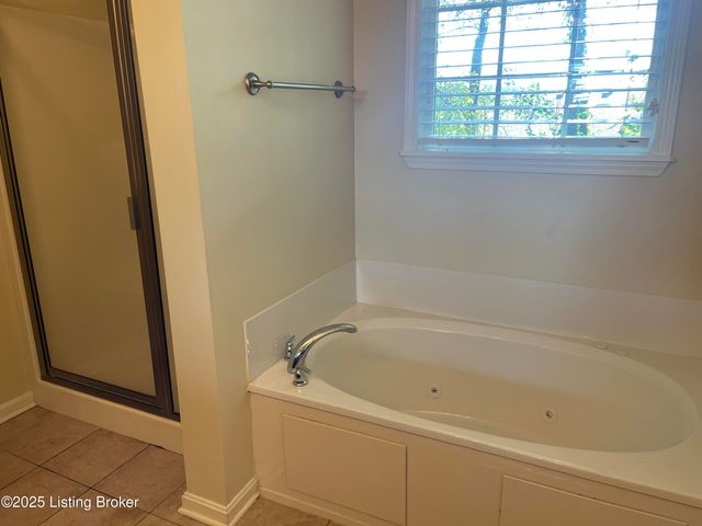 4000 Emerald Spring Pl, Louisville, KY 40245