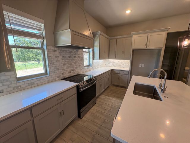 100 Aslan Road, Poolville, TX 76487