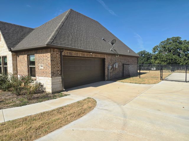 100 Aslan Road, Poolville, TX 76487
