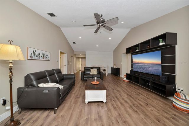 4689 OAK FOREST DRIVE E 1, Sarasota, FL 34231