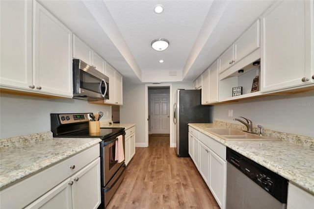 4689 OAK FOREST DRIVE E 1, Sarasota, FL 34231