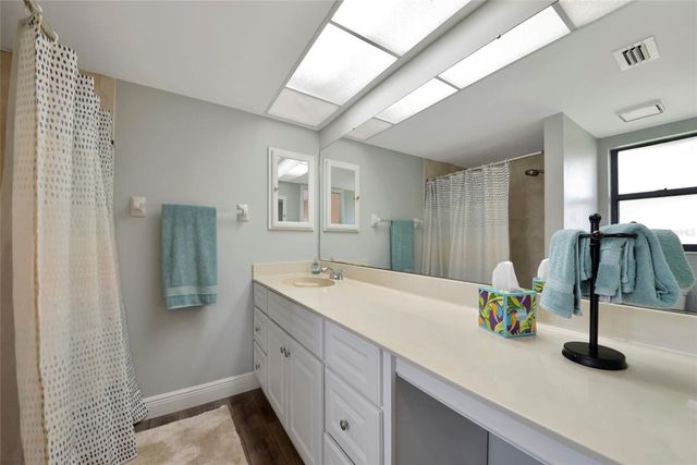 4689 OAK FOREST DRIVE E 1, Sarasota, FL 34231