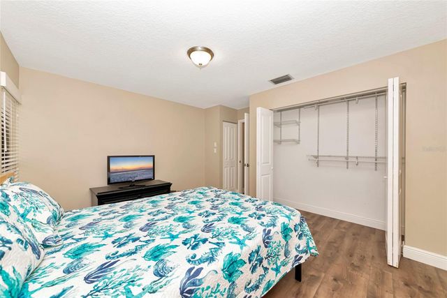 4689 OAK FOREST DRIVE E 1, Sarasota, FL 34231