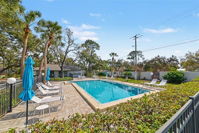 4689 OAK FOREST DRIVE E 1, Sarasota, FL 34231