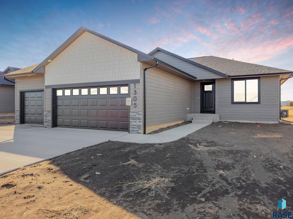1305 N Mae Pl Place, Tea, SD 57064
