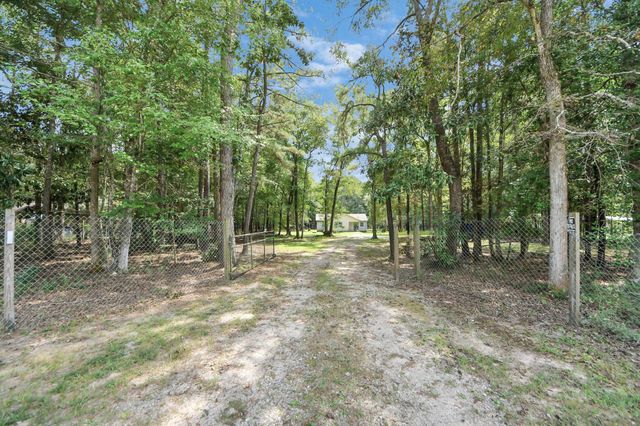 121 Elendor Drive, Cleveland, TX 77328