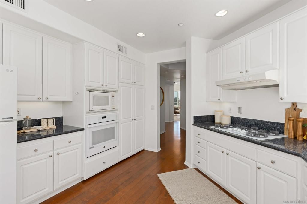 Image 13 of property listing at 817 Kalpati Cir 310, Carlsbad, CA 92008