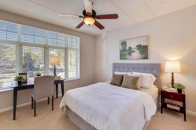 425 Village Green Road 213, Lincolnshire, IL 60069