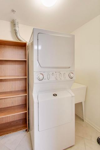 425 Village Green Road 213, Lincolnshire, IL 60069