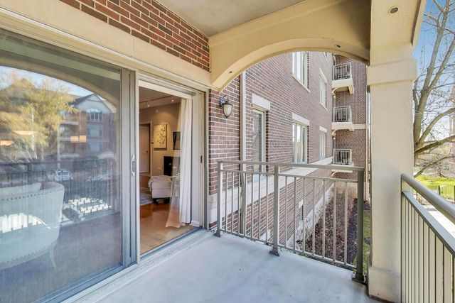 425 Village Green Road 213, Lincolnshire, IL 60069