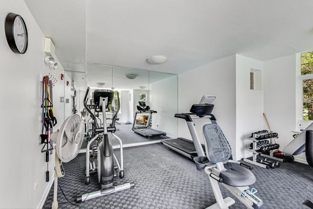 425 Village Green Road 213, Lincolnshire, IL 60069