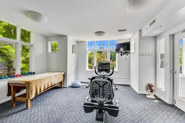 425 Village Green Road 213, Lincolnshire, IL 60069