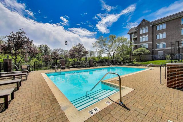 425 Village Green Road 213, Lincolnshire, IL 60069