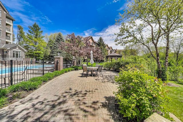 425 Village Green Road 213, Lincolnshire, IL 60069