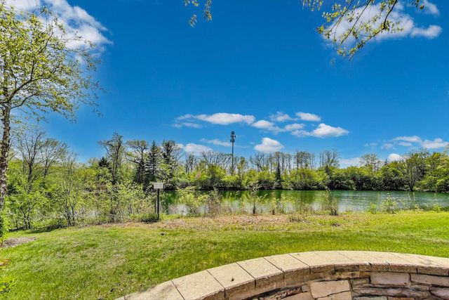 425 Village Green Road 213, Lincolnshire, IL 60069