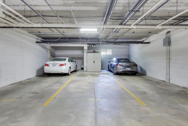 425 Village Green Road 213, Lincolnshire, IL 60069