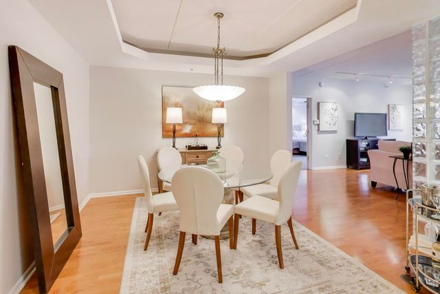 425 Village Green Road 213, Lincolnshire, IL 60069