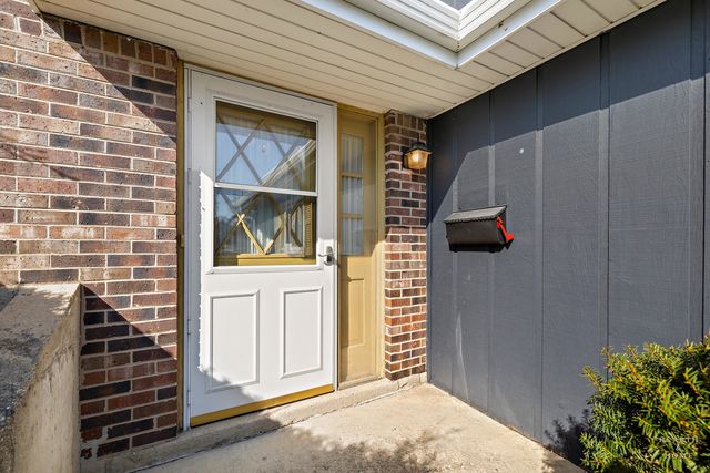 404 Lucille Avenue, Fox River Grove, IL 60021