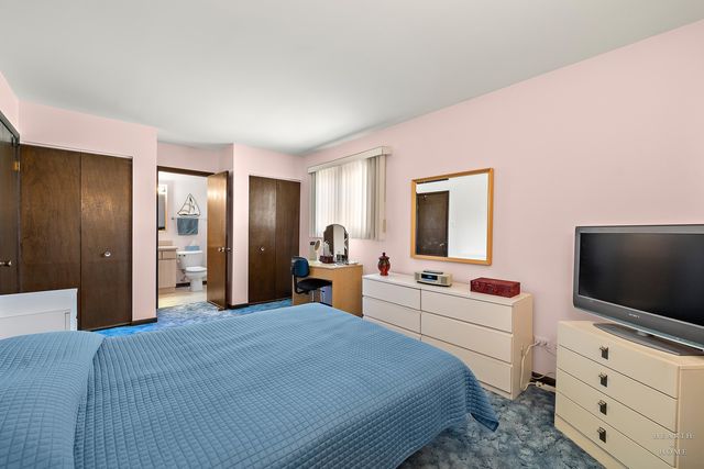 404 Lucille Avenue, Fox River Grove, IL 60021